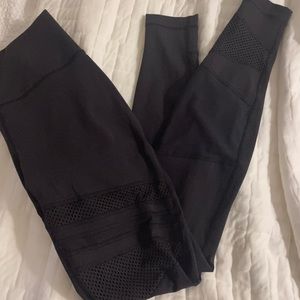 Like new - lululemon size 8 leggings